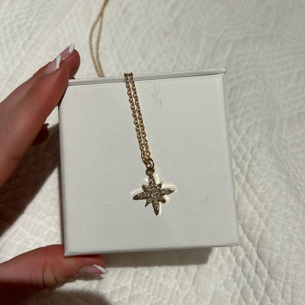Gold Star Pendant Necklace